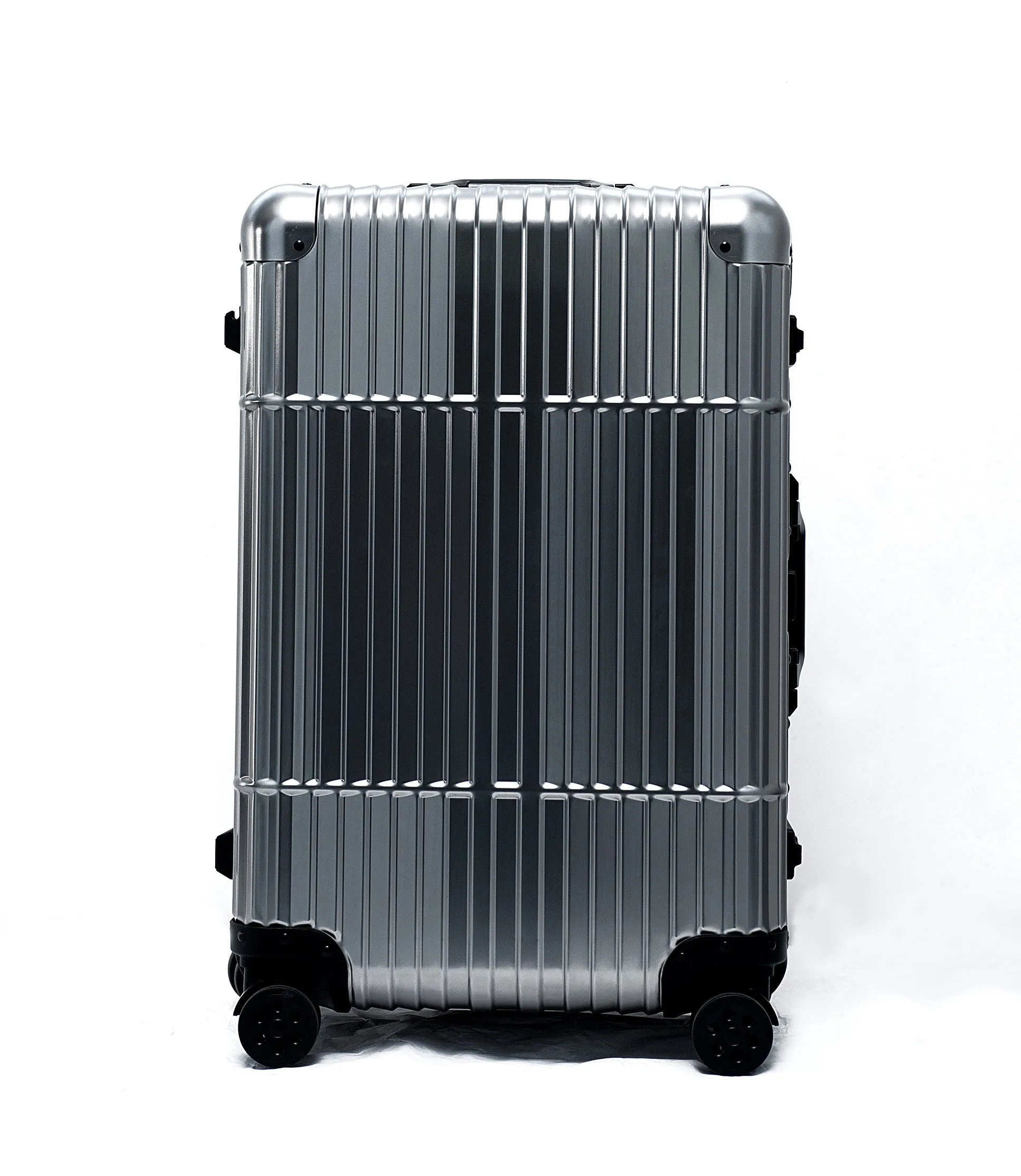 28" Aluminum Luggage (Gunmetal)